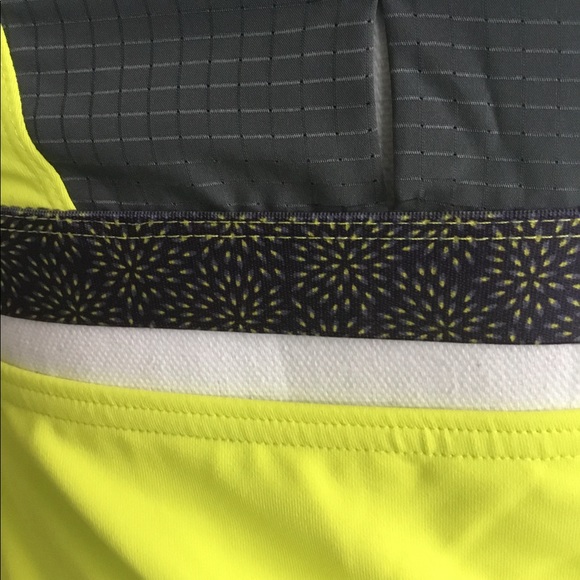 Mountain Hardware active wear top., petite small. - Picture 8 of 8